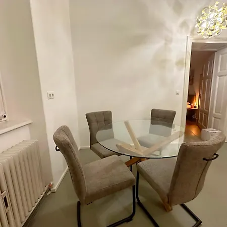 Charmantes Altbau-apartment In Der Altstadt