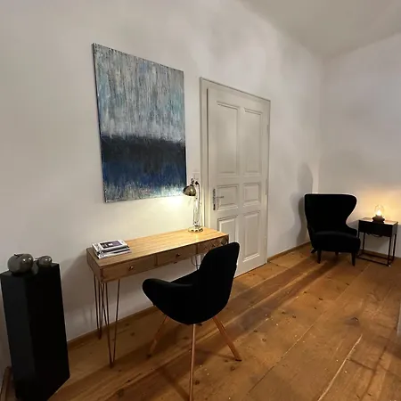 Apartment Charmantes Altbau-apartment In Der Altstadt *